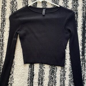 m//c | Ribbed Long Sleeve Crop Top